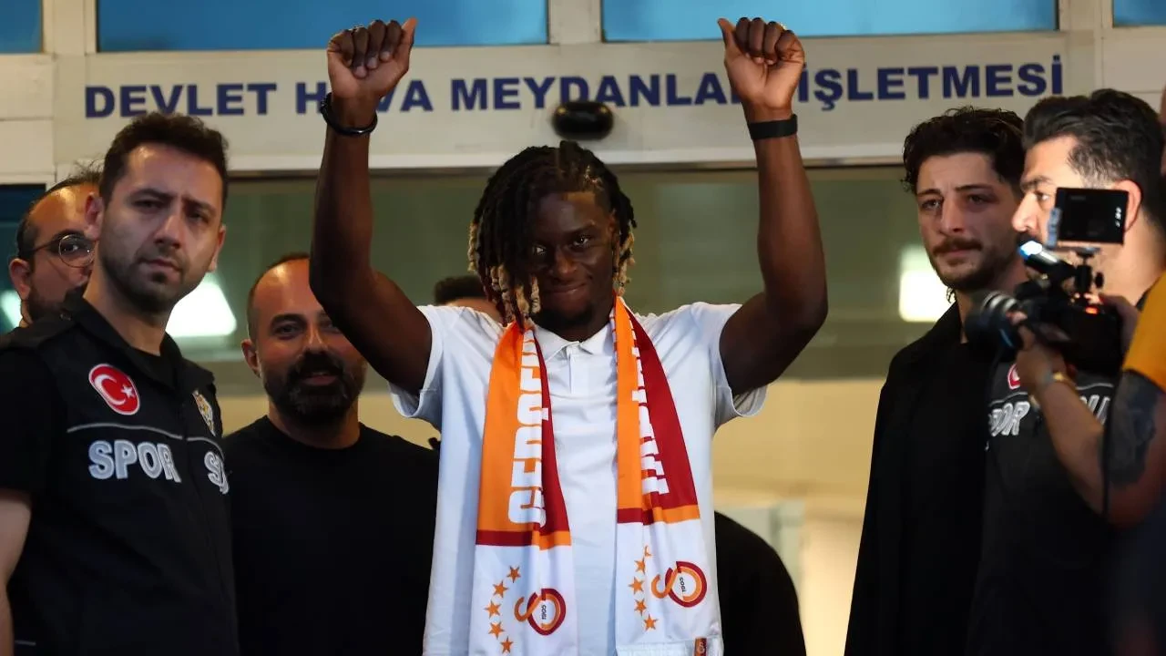 Galatasaray'ın yeni transferi Ugochukwu, İstanbul'a geldi! Genç oyuncu ilk açıklamasını yaptı