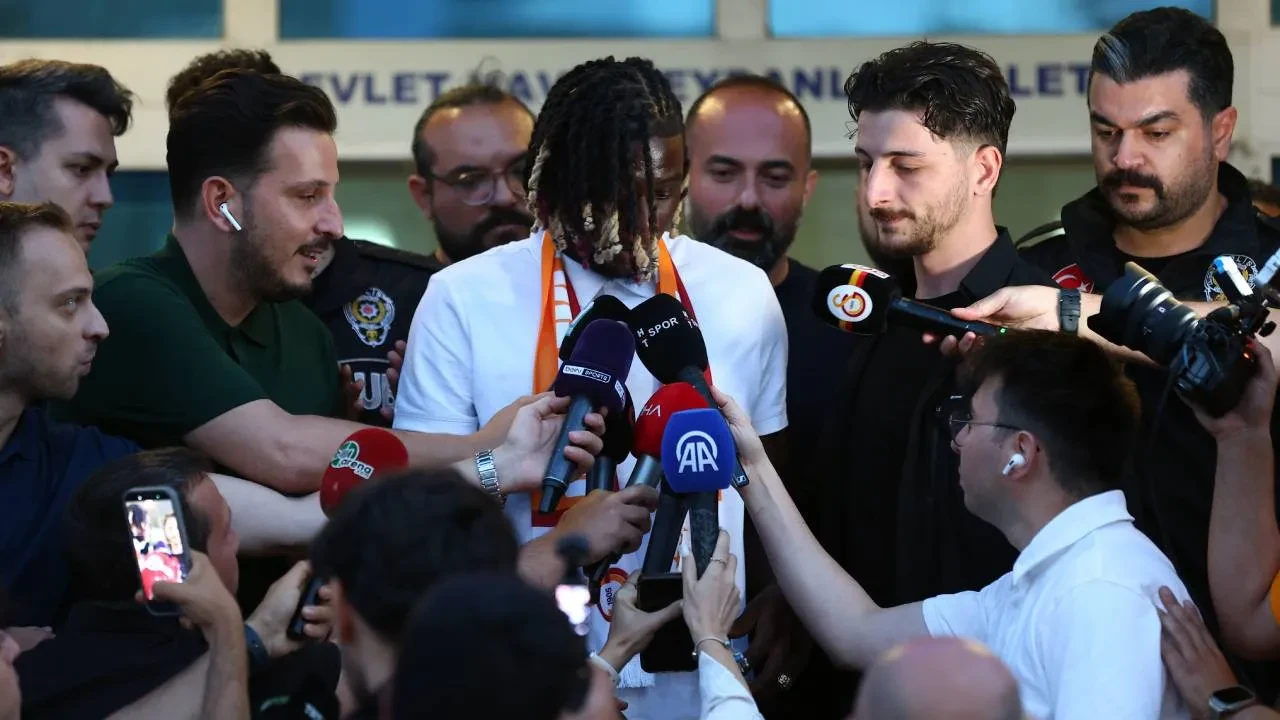 Galatasaray'ın yeni transferi Ugochukwu, İstanbul'a geldi! Genç oyuncu ilk açıklamasını yaptı
