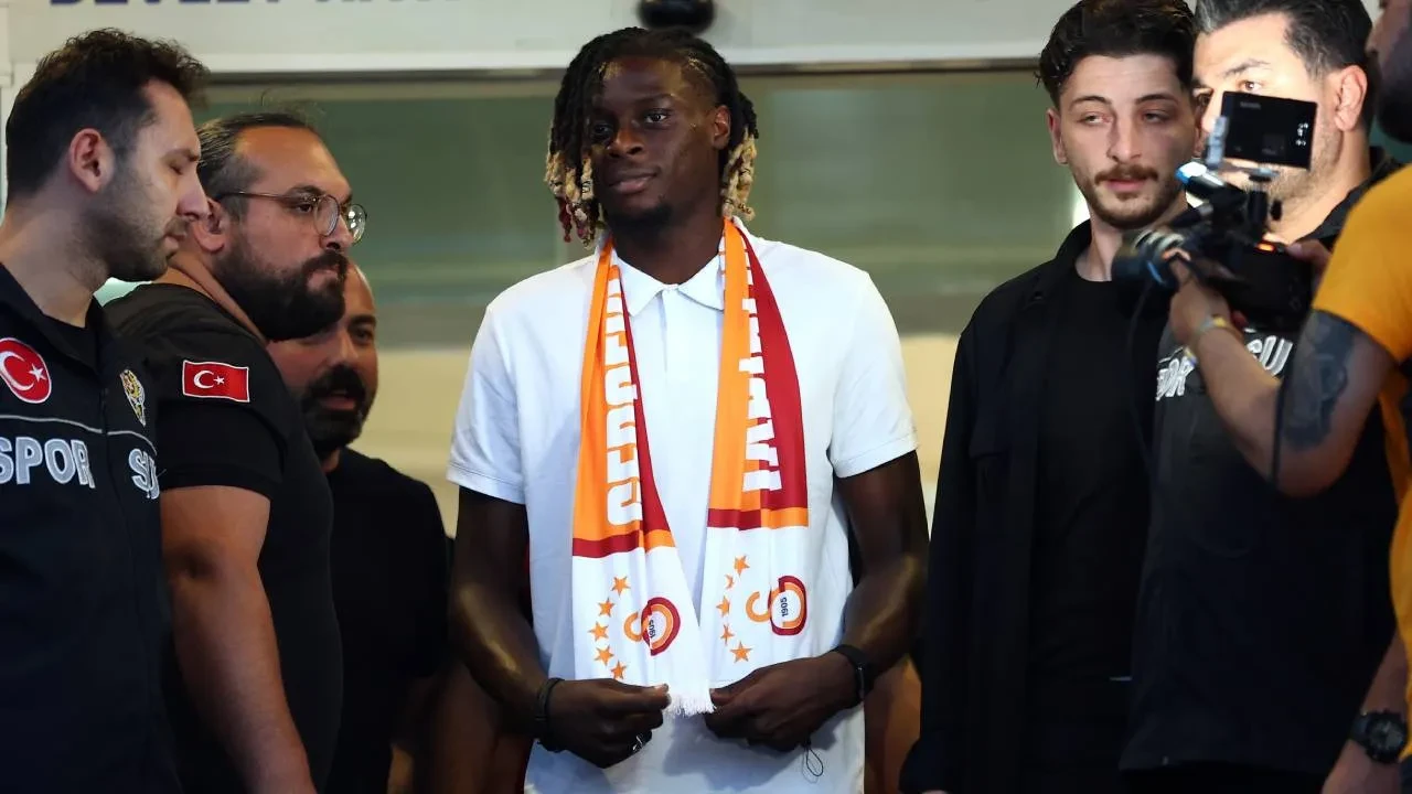 Galatasaray'ın yeni transferi Ugochukwu, İstanbul'a geldi! Genç oyuncu ilk açıklamasını yaptı