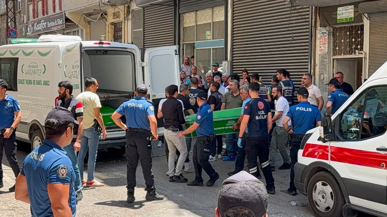 Gaziantep’te vahşet gecesi! Eşini bıçaklayarak öldürdü, kendini astı