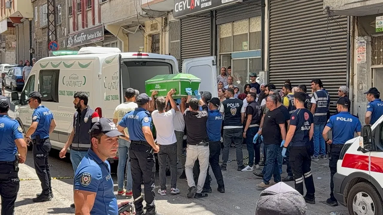 Gaziantep’te vahşet gecesi! Eşini bıçaklayarak öldürdü, kendini astı