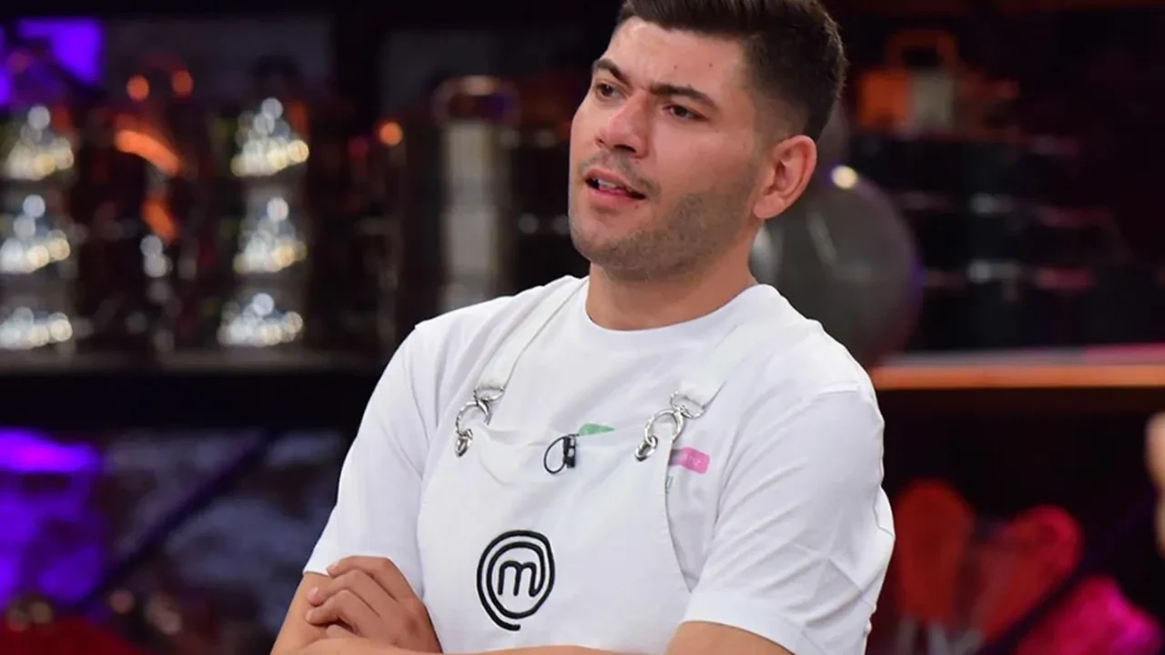 MasterChef 3’lü düelloları kazanan Üveys Kürşat Eroğlu kimdir, ne iş yapıyor? Mehmet şefin imza tabağını hazırladı, onu bile şaşırttı!