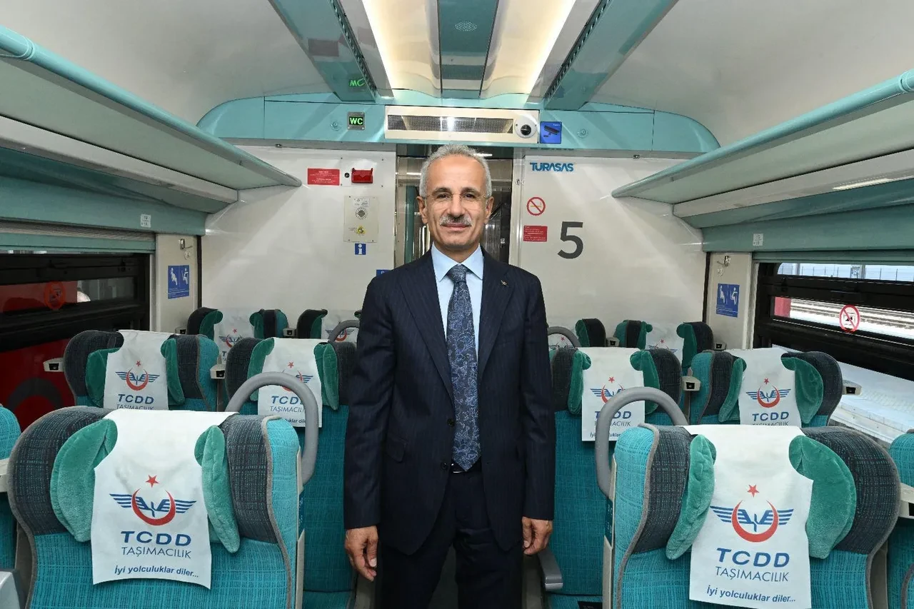 YHT trenleri 15 Temmuz’un 10. yılında özel logoyla raylarda: İrade bizim, zafer bizim