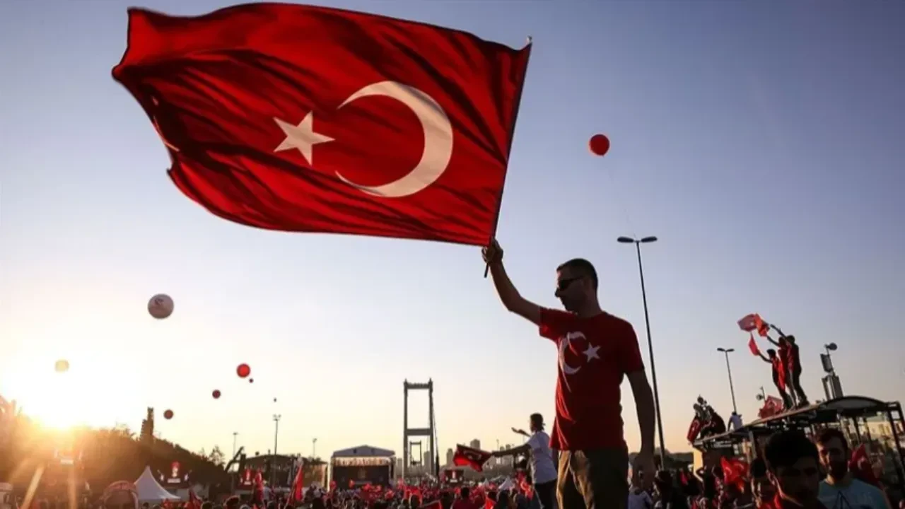 15 Temmuz anketinden çarpıcı sonuç: Türk halkının darbeye karşı güçlü duruşu değişmedi!