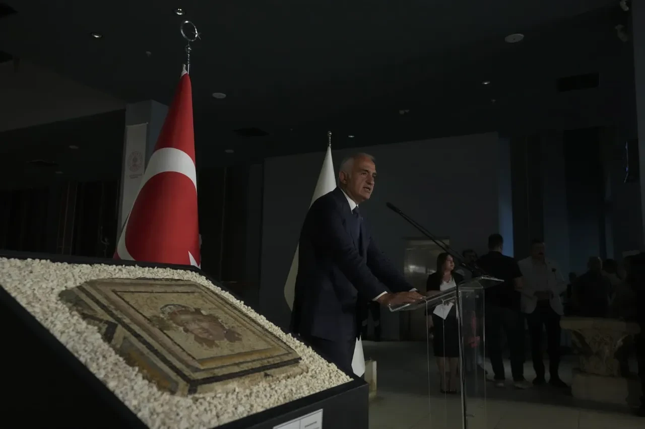 ABD’den yuvasına döndü! Zeugma mozaik paneli ait olduğu yere yerleştirildi