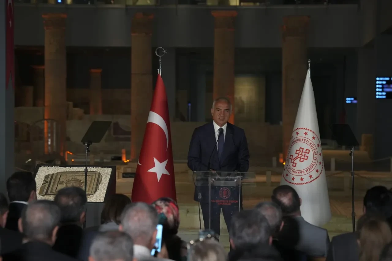 ABD’den yuvasına döndü! Zeugma mozaik paneli ait olduğu yere yerleştirildi