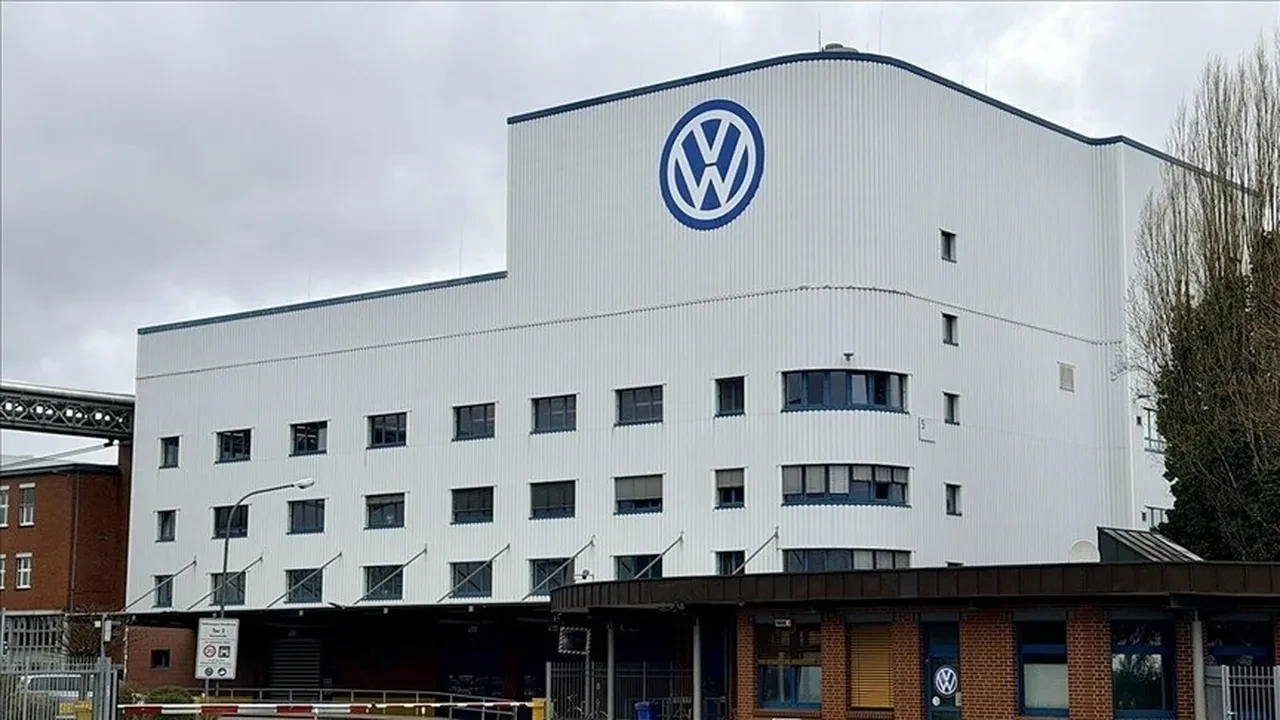 Alman otomotiv devinde deprem! Volkswagen 100 bin kişiyi işten çıkaracak