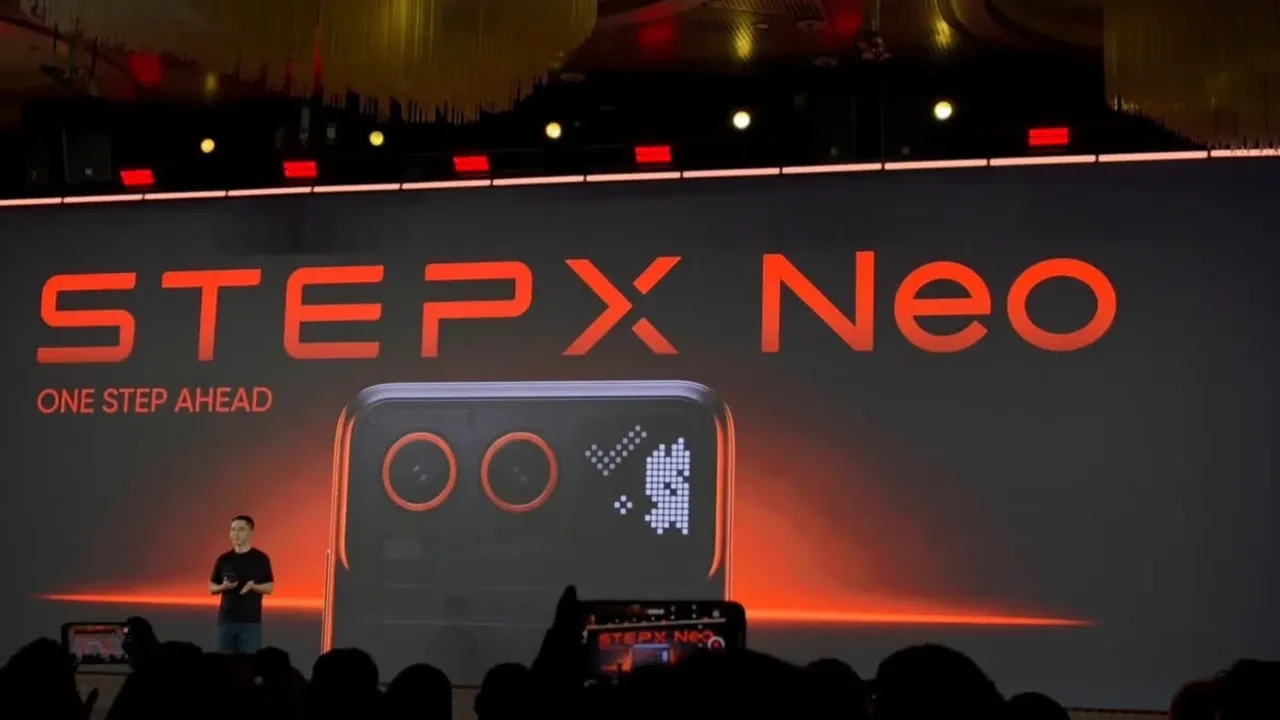 Dünyanın ilk yapay zekâ ajanlı telefonu tanıtıldı