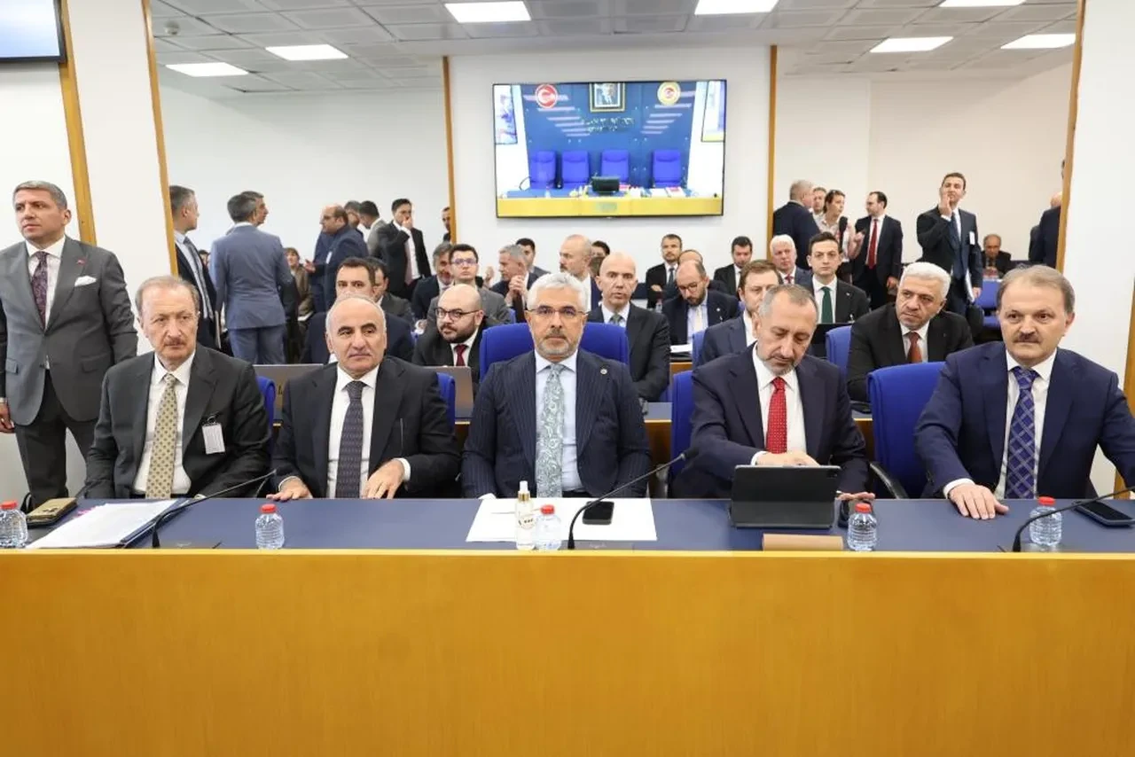En düşük emekli maaşı belli oluyor! Kanun teklifi Plan ve Bütçe Komisyonu’nda