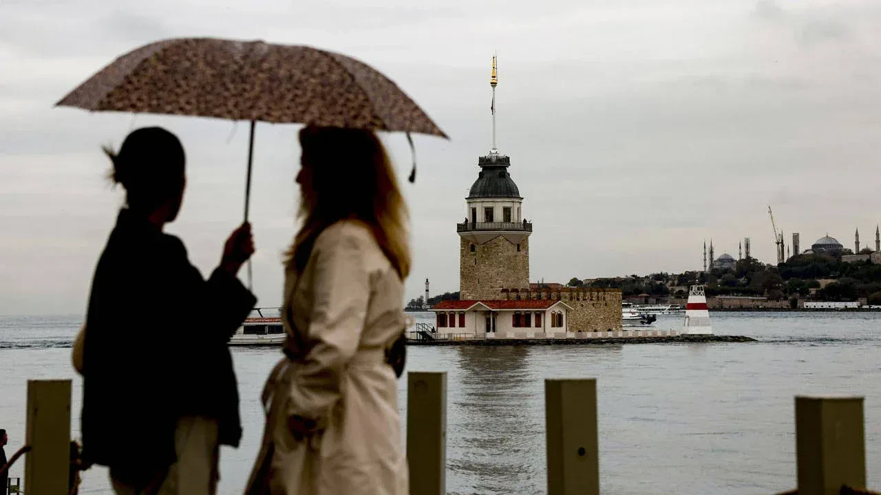 İstanbul için kuvvetli yağış ve sel uyarısı! İstanbul Valiliği saat verdi: İşte riskli ilçeler