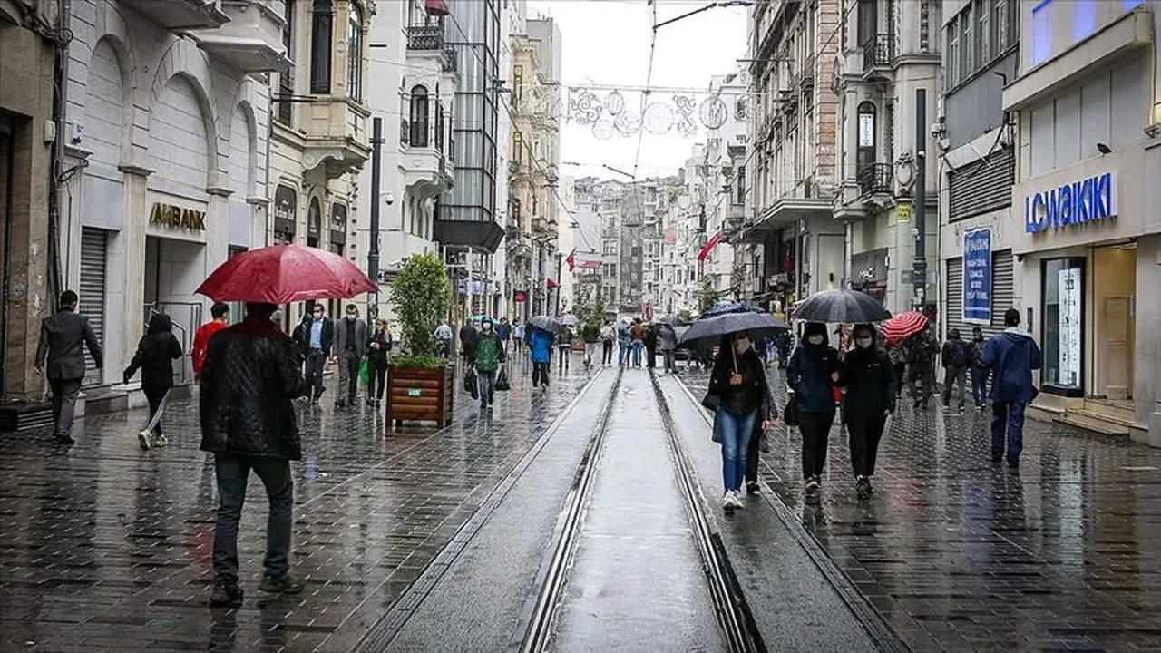 İstanbul için kuvvetli yağış ve sel uyarısı! İstanbul Valiliği saat verdi: İşte riskli ilçeler