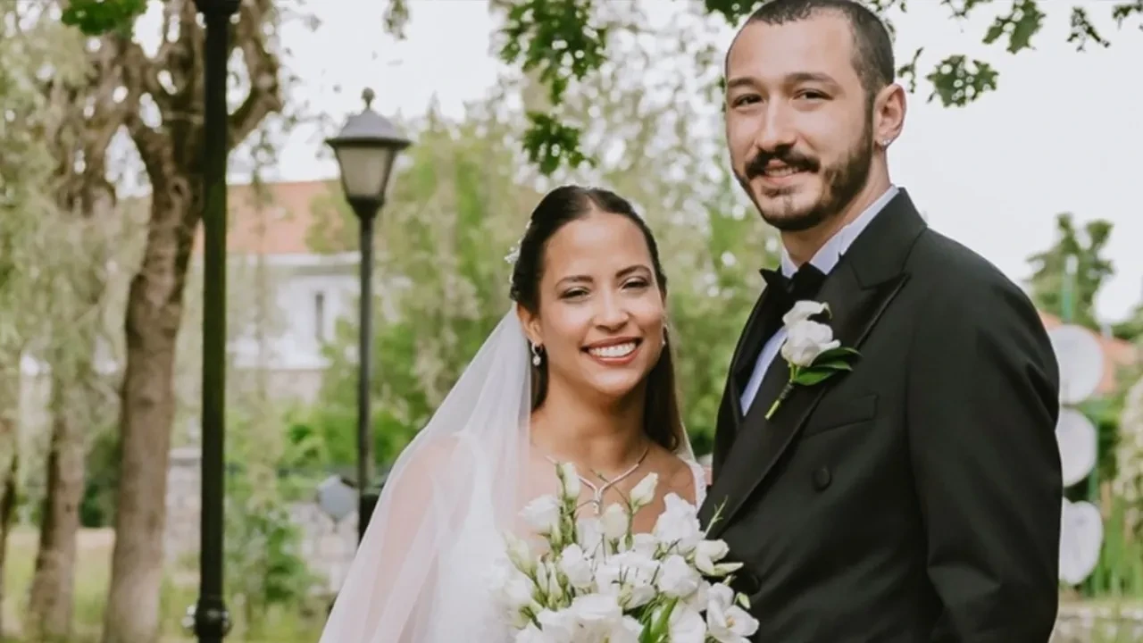 Şarkıcı Nilüfer’in kızı Ayşe Nazlı evlendi! Nikah karelerine sosyal medyadan beğeni yağdı 