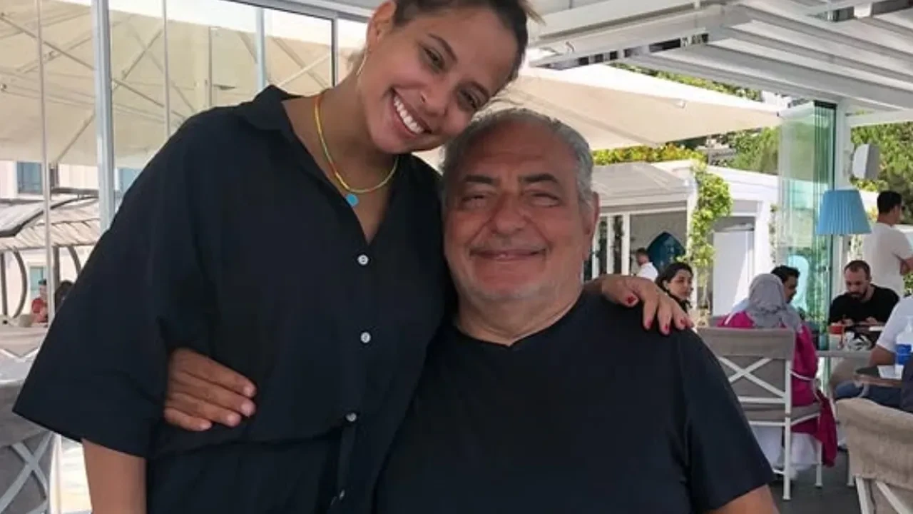 Şarkıcı Nilüfer’in kızı Ayşe Nazlı evlendi! Nikah karelerine sosyal medyadan beğeni yağdı 