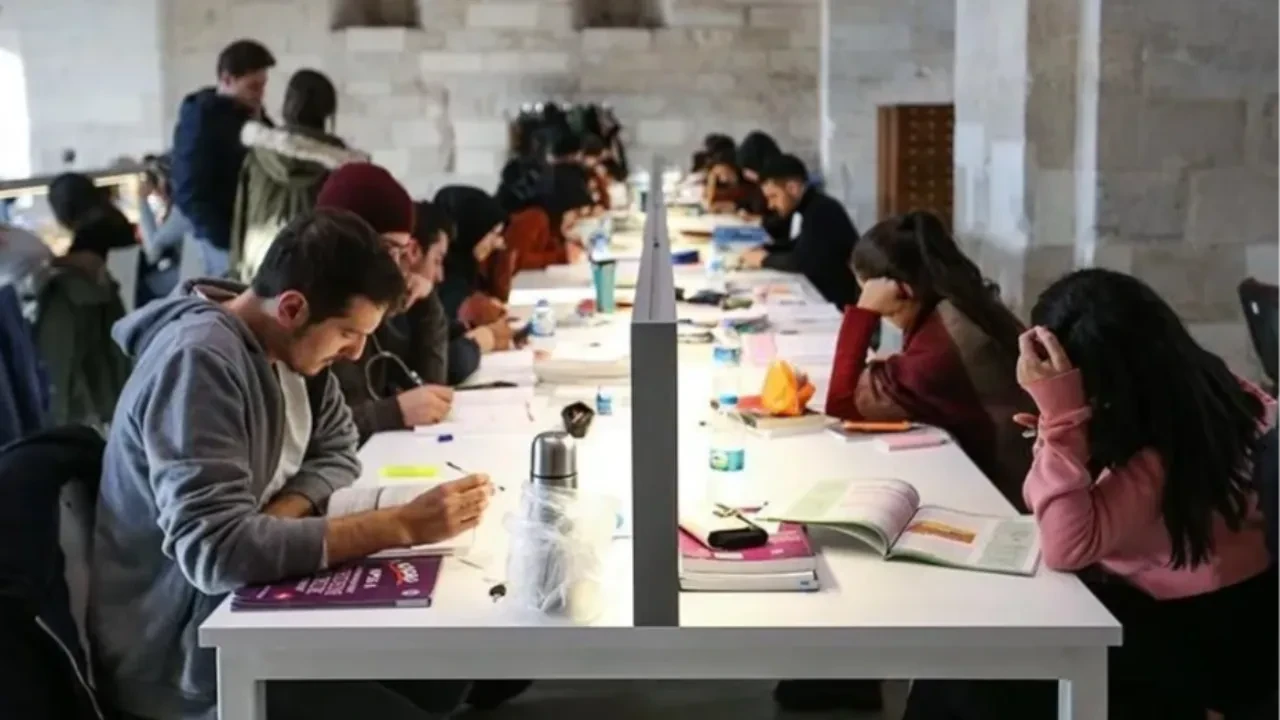 Üniversiteye dönüş yolunda kritik görüşme: TBMM Komisyonu öğrenci affını ele aldı