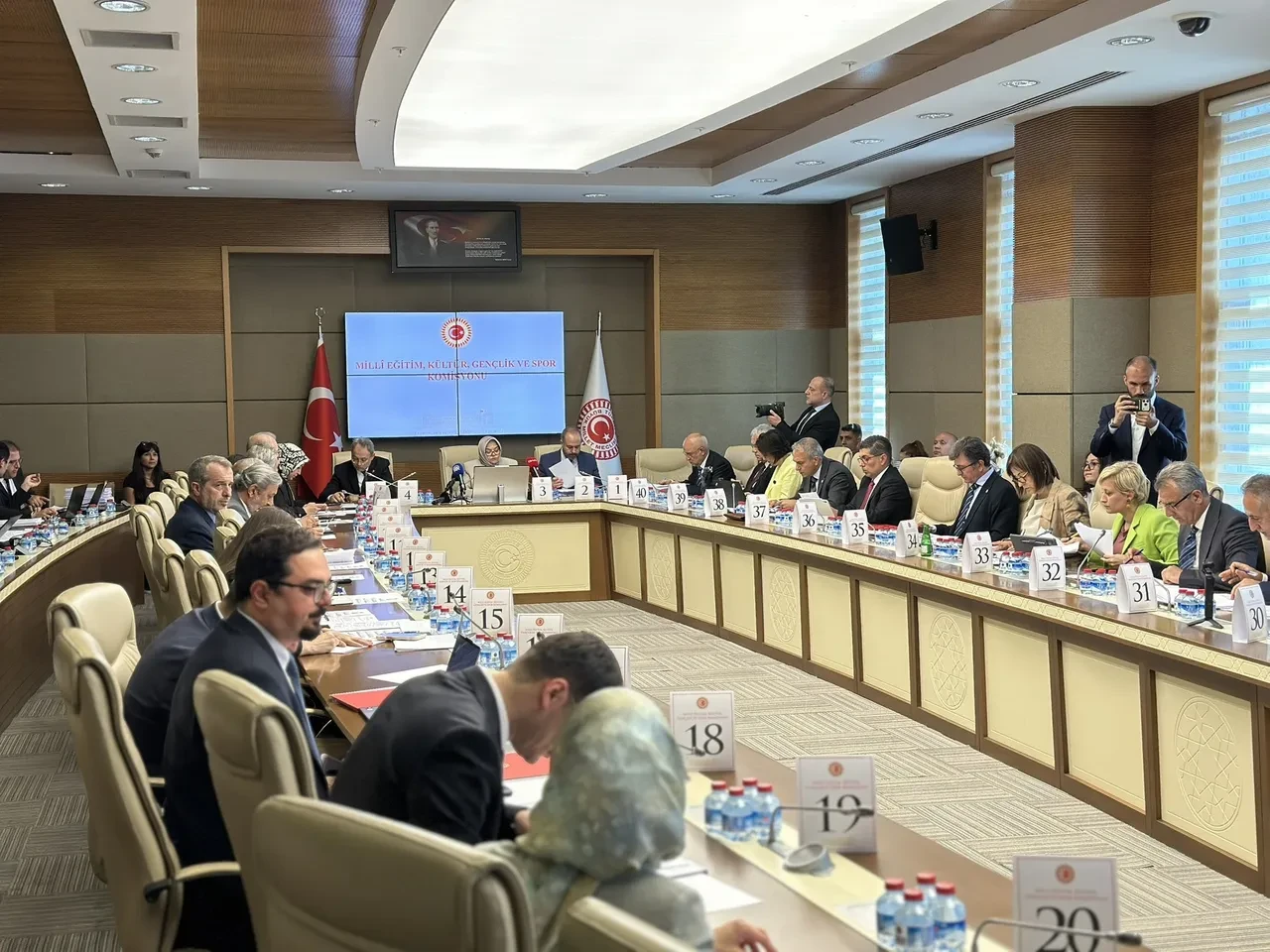 Üniversiteye dönüş yolunda kritik görüşme: TBMM Komisyonu öğrenci affını ele aldı