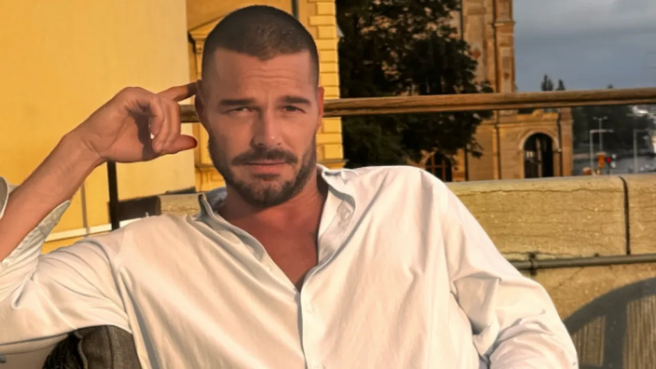 Yıllar sonra İstanbul’a gelen Ricky Martin samimi halleriyle kalpleri fethetti! ‘İnsanı gülümseyerek karşılayan Türkleri çok seviyorum’