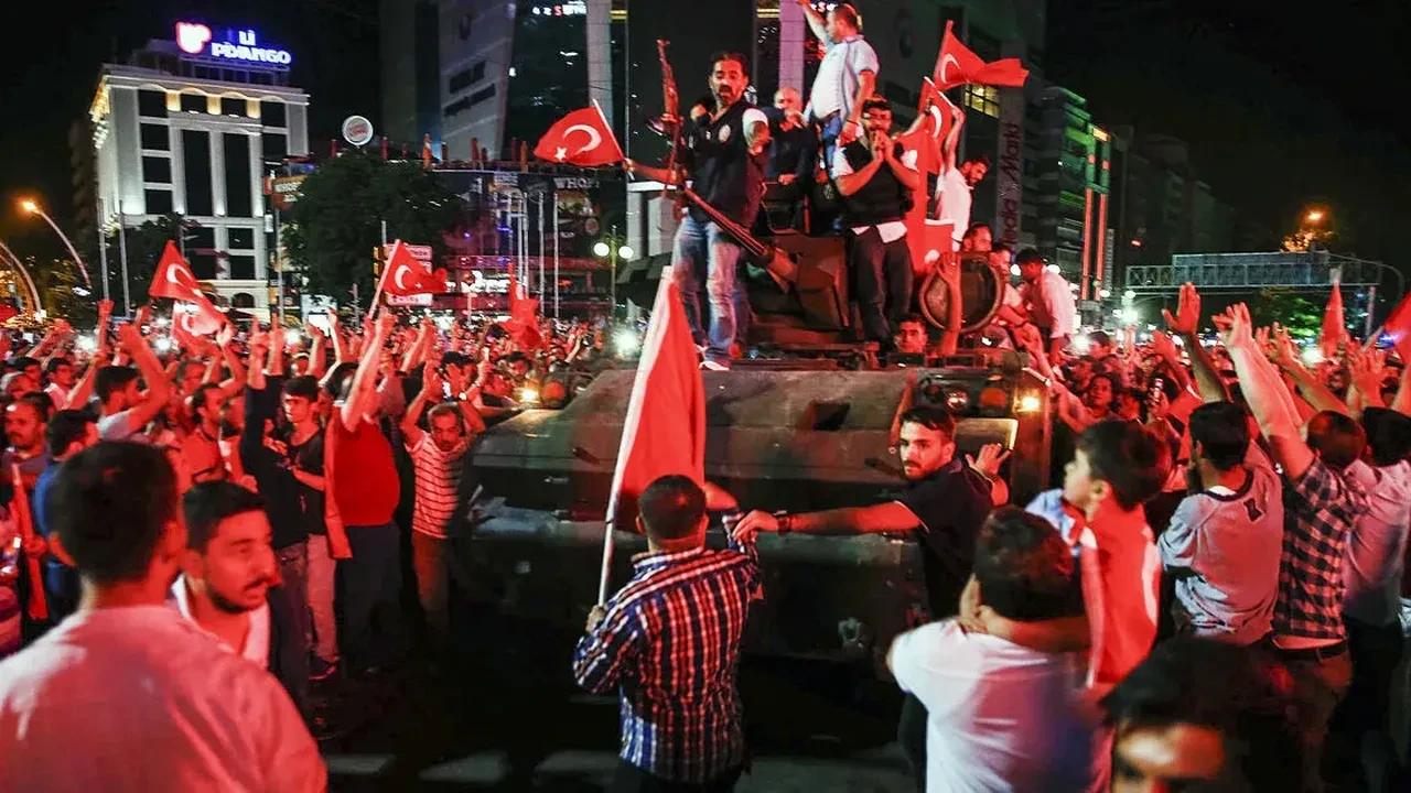 15 Temmuz için Edirnekapı Şehitliği'nde 10. yıl anma programı: Devlet ve millet şehitlerinin yanında!