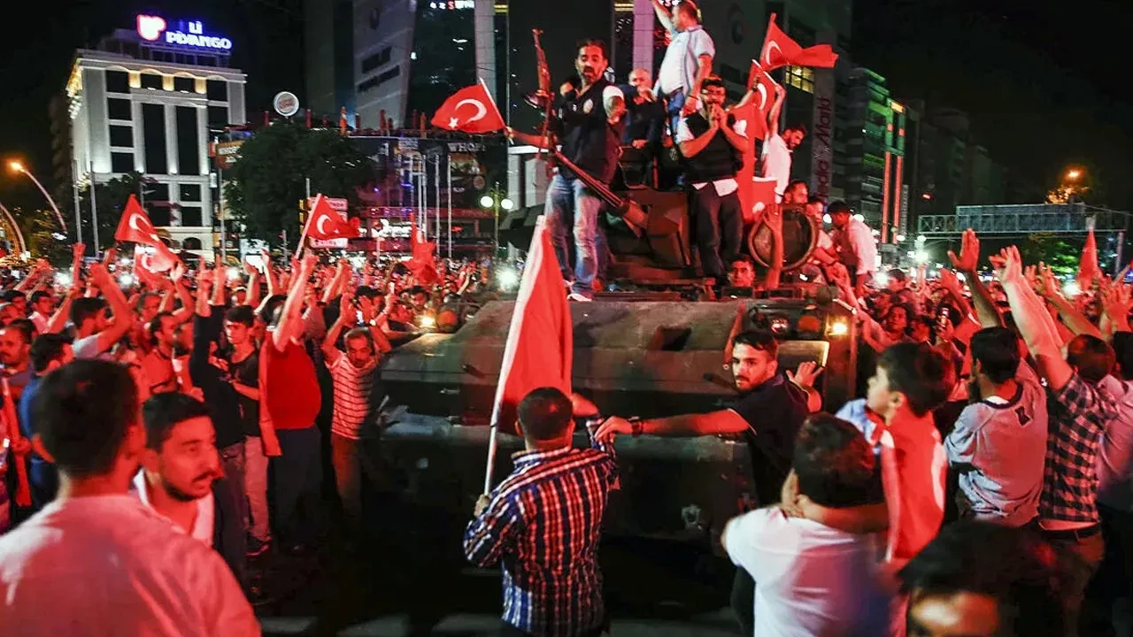 Adalet Bakanlığı FETÖ soruşturmalarıyla ilgili bilgileri paylaştı: 720 bin kişiye adli işlem, general, askeri öğrenci ve polis toplam 366 kişiye müebbet hapis cezası
