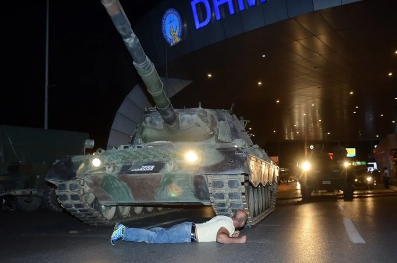 Adalet Bakanlığı FETÖ soruşturmalarıyla ilgili bilgileri paylaştı: 720 bin kişiye adli işlem, general, askeri öğrenci ve polis toplam 366 kişiye müebbet hapis cezası