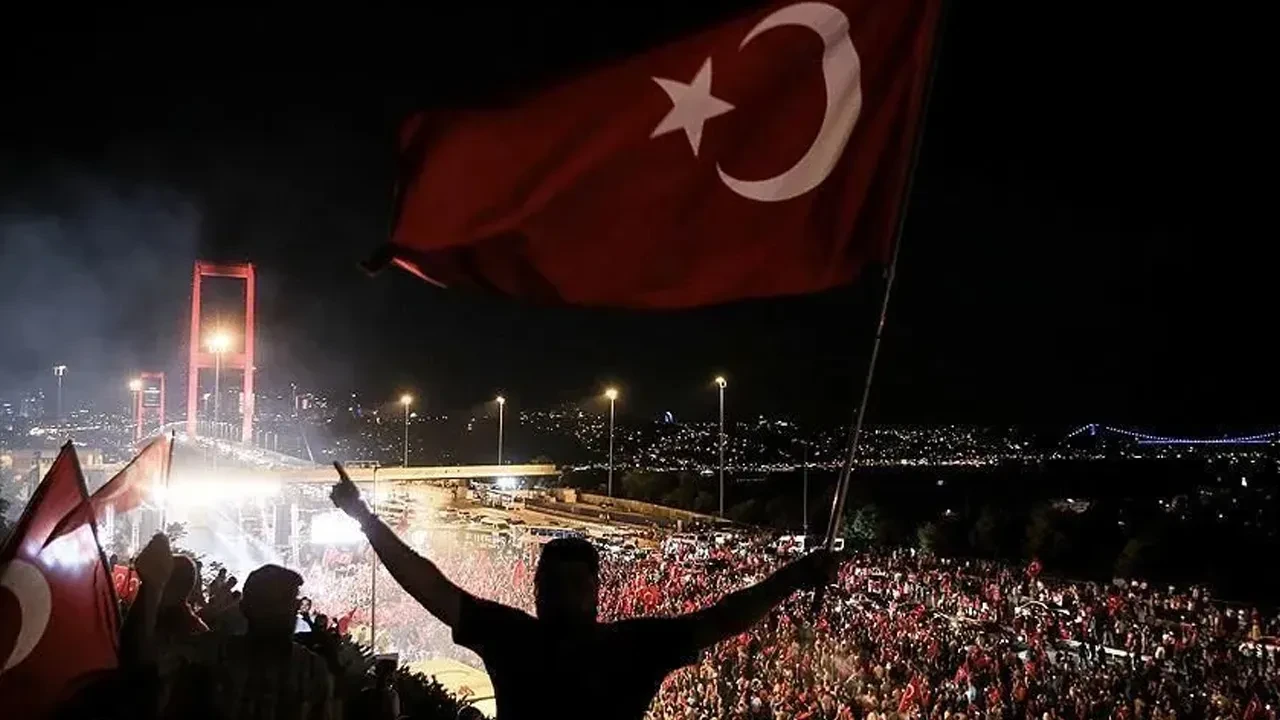 Bakan Gürlek'ten 15 Temmuz mesajı: FETÖ ve tüm vesayet odaklarına mücadele aynı azim ve kararlılıkla sürüyor