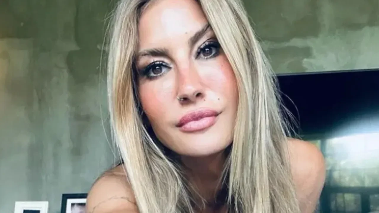 Çağla Şıkel'in filtresiz karesi gündem oldu! Doğal hali ve mimik çizgileri sosyal medyadan tam not aldı