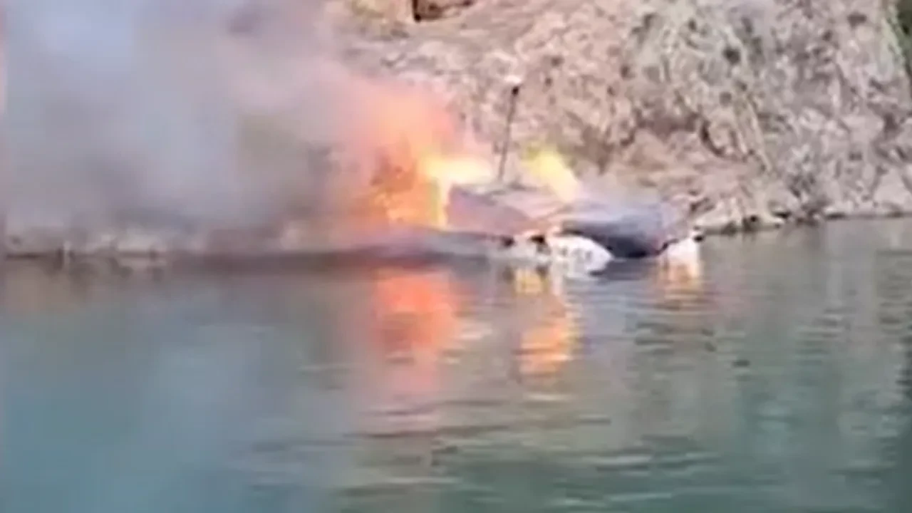 Fırat Nehri üzerindeki tekne alev alev böyle yandı