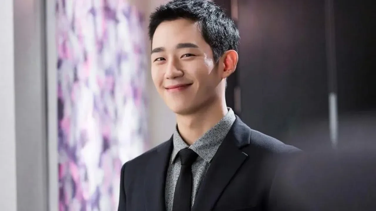 Kim Soo Hyun'a destek mesajı mı? Jung Hae In'in tek hareketi sosyal medyayı karıştırdı