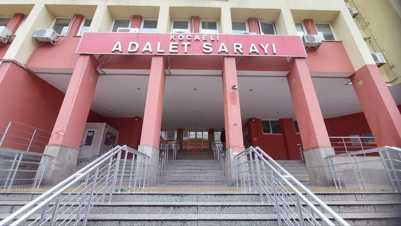 Kız çocuğuna iğrenç taciz! Anne, kızının boynundaki morlukları fark edince istismar ortaya çıktı