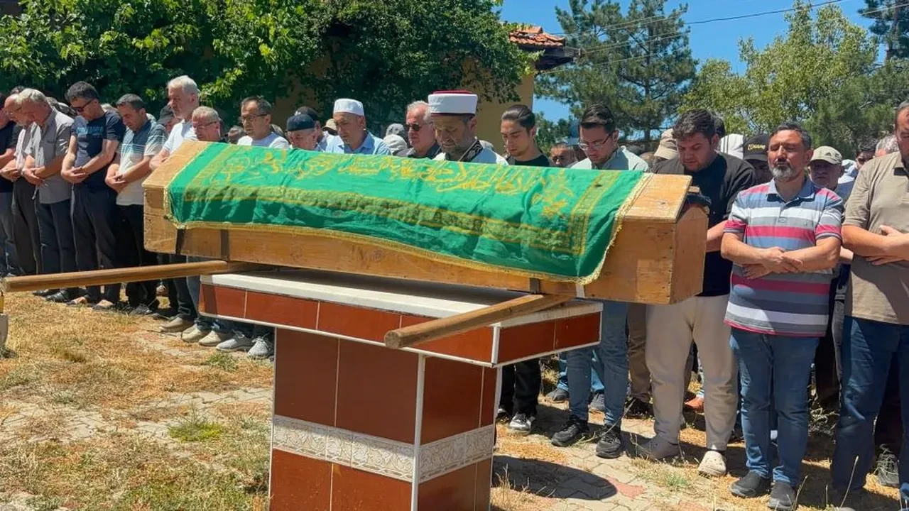 Kütahya'da hastane teknikeri sarı kantaron otu toplarken kayalıklardan düşerek hayatını kaybetti