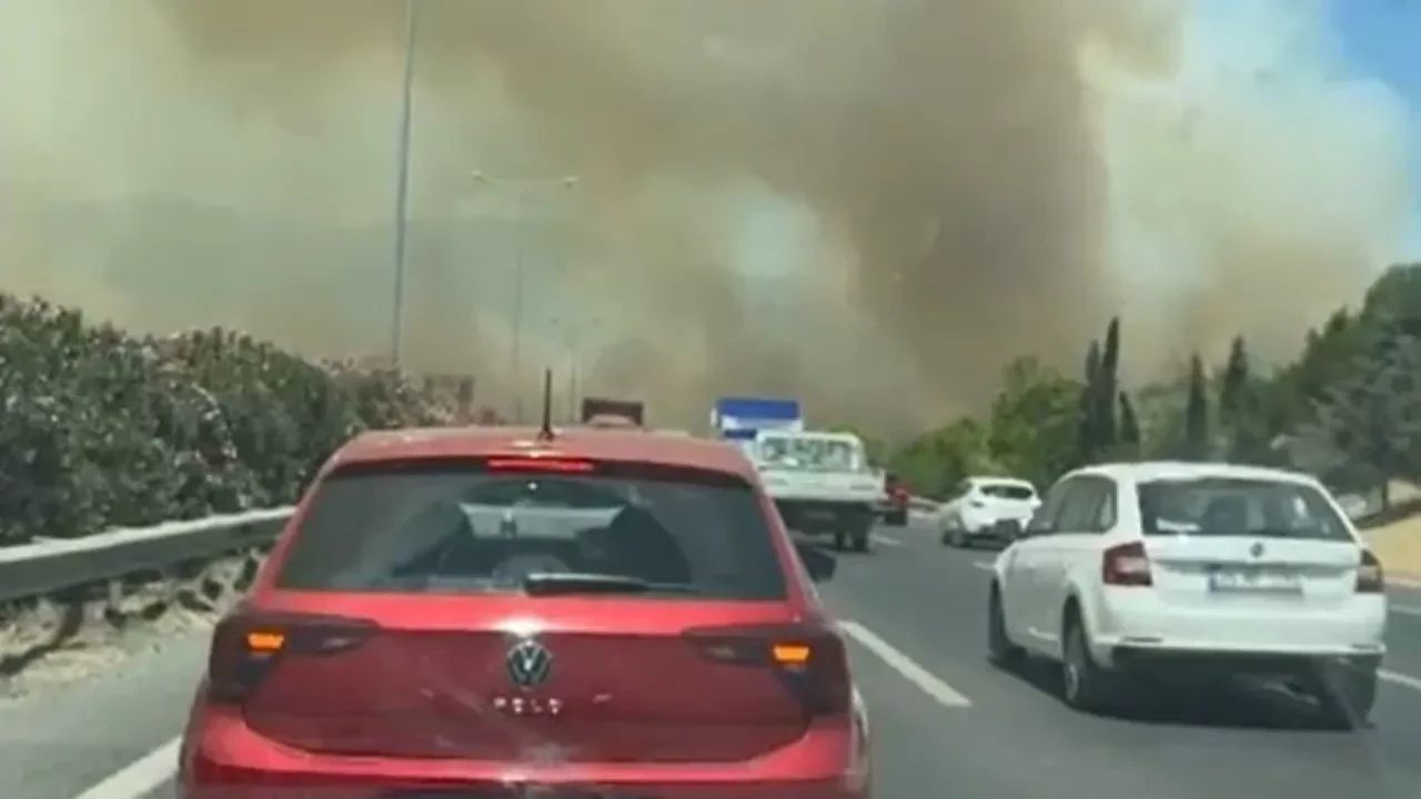 Manisa’da korkutan orman yangını! Alevler, İzmir-İstanbul Otoyolu’na ulaştı