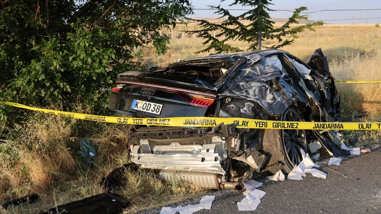 Memleket yolunda acı kaza: Gurbetçi aileden 3 kişi öldü 1 kişi yalandı