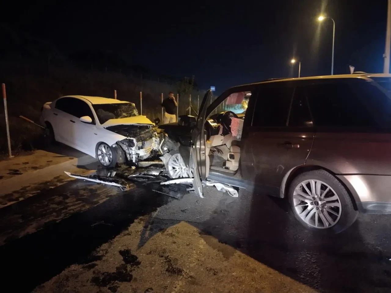Sancaktepe'de ters yöne giren araç 2 otomobile çarptı: 5 yaralı