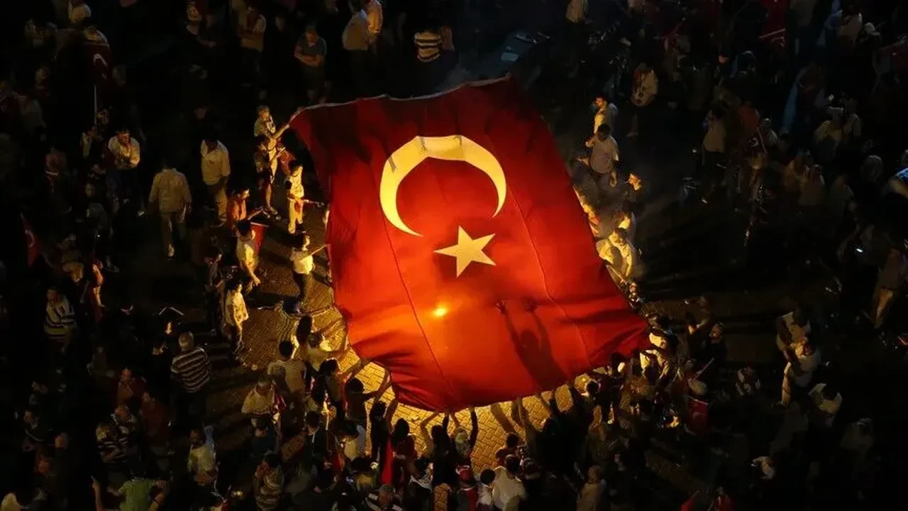 Siyasilerden 15 Temmuz mesajı: Aziz milletimizin eşsiz direnişi