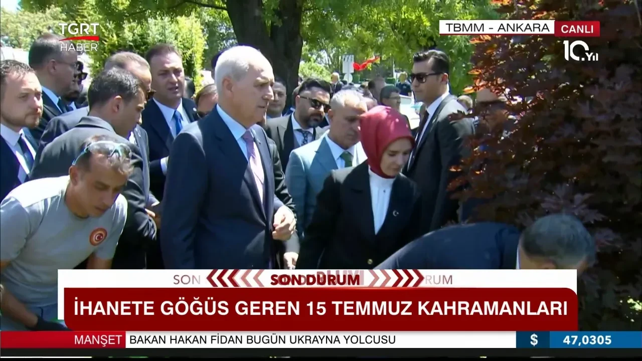 TBMM Başkanı Kurtulmuş, 15 Temmuz Şehitler Anıtı'na karanfil bıraktı