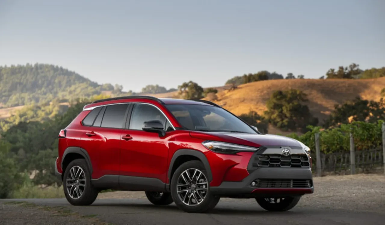 Toyota Corolla Cross | 32 MPG