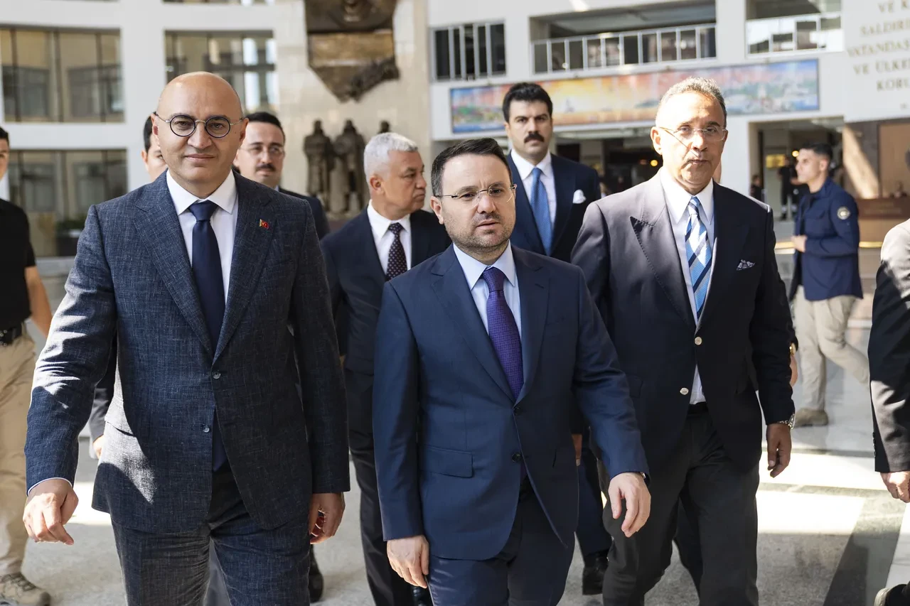 Bakan Akın Gürlek'ten AHBAP ve Haluk Levent açıklaması: Bağış olarak toplanan her kuruşun hesabı verilebilmeli!
