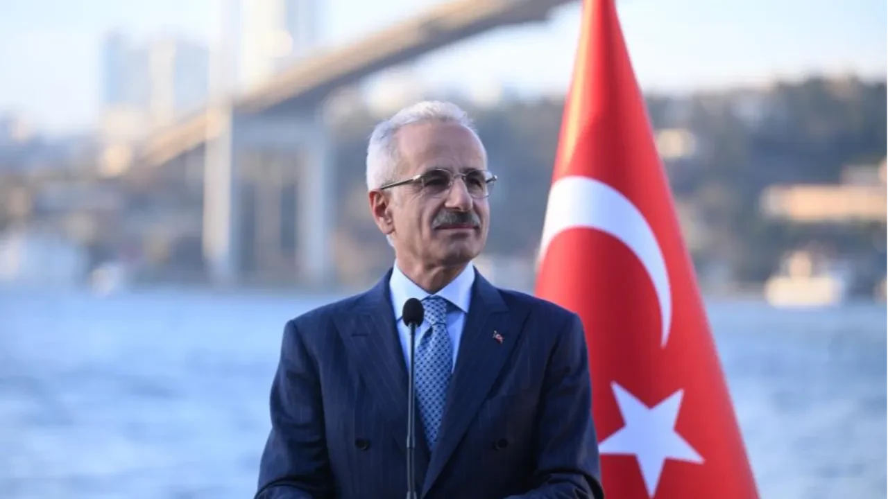 Bakan Uraloğlu duyurdu! 'KKTC'nin deniz yetki alanlarında gemi trafiğini izlemeye başlayacağız'