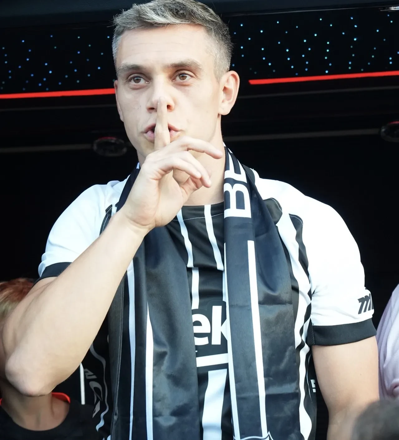 Beşiktaş imza töreni hangi kanalda? Trossard imza töreni canlı yayında gerçekleşti!