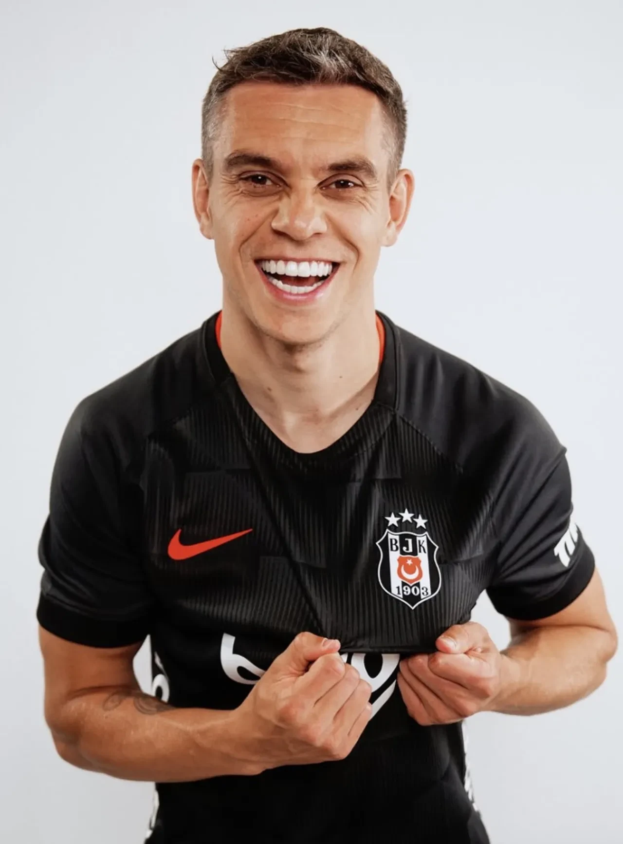 Beşiktaş imza töreni hangi kanalda? Trossard imza töreni canlı yayında gerçekleşti!