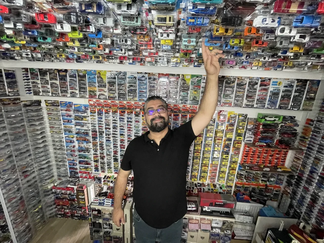 Çocukken başladı 35 yıldır devam ediyor: Tam 15 bin tane biriktirdi