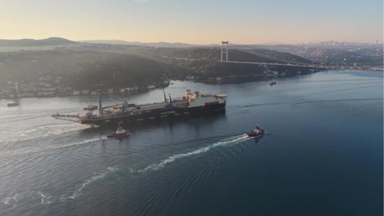 Dev gemi İstanbul Boğazı’ndan geçiş yaptı