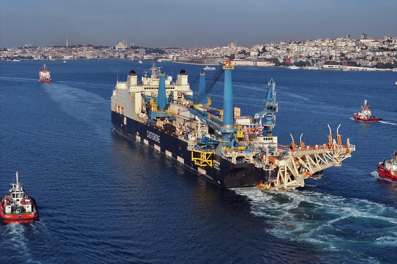 Dev gemi İstanbul Boğazı’ndan geçti