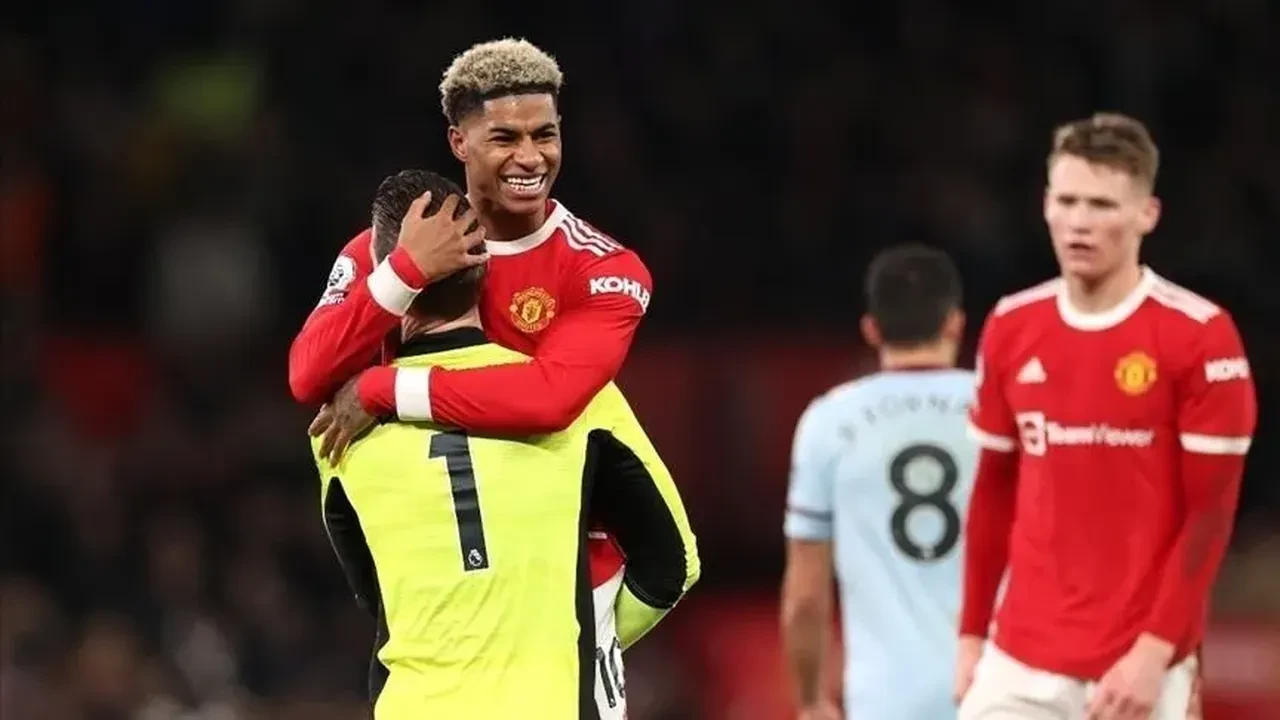 Fenerbahçe’de Marcus Rashford sesleri: Fabrizio Romano canlı yayında gerçeği açıkladı!