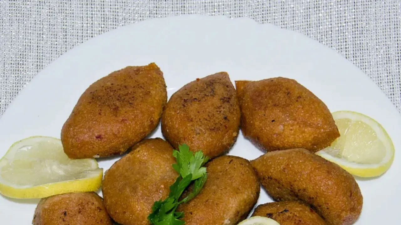Sivaslılar bu köfteyi böyle yapıyor! Gerçek ıslak içli köfte tarifi