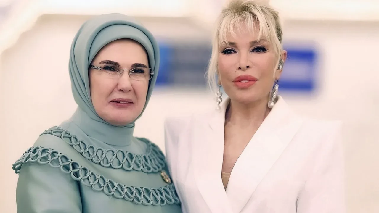 Ajda Pekkan'ın NATO zirvesindeki konserine dair fotoğraflar paylaşıldı! Emine Erdoğan'ın lider eşlerine düzenlediği özel davetin detayları