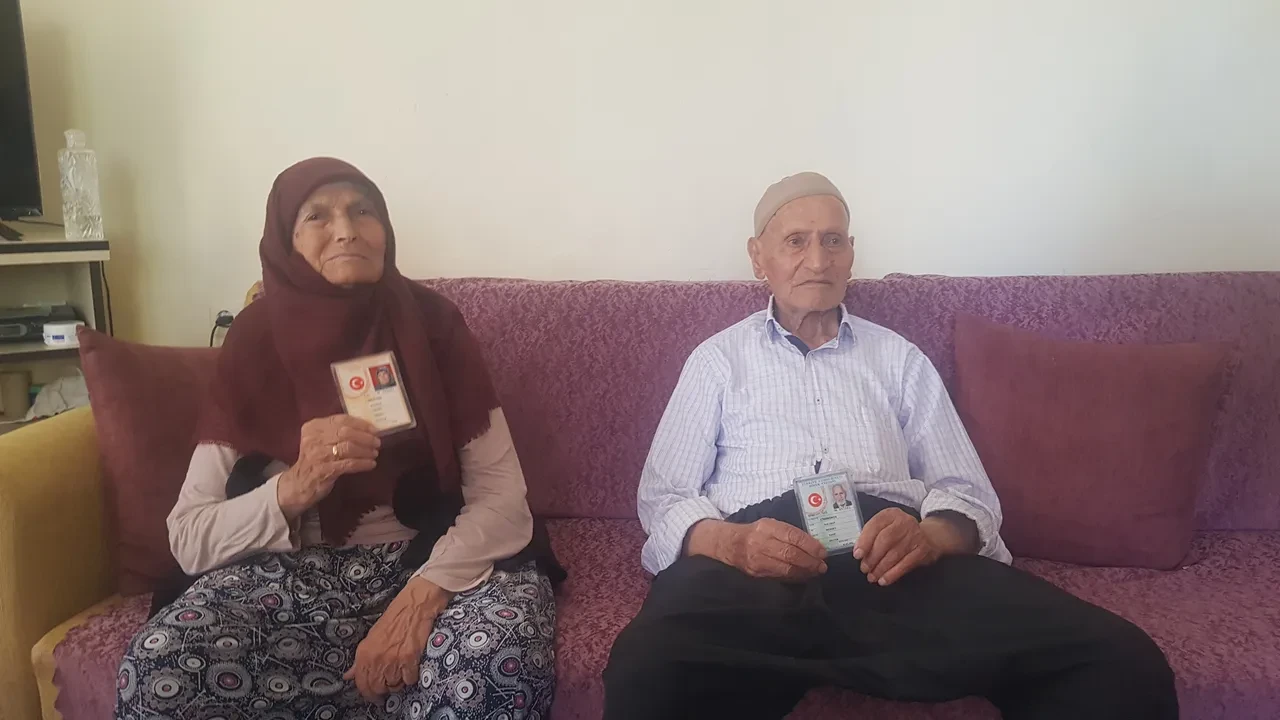 Biri 103, diğeri 100 yaşında! Sofradan eksik etmedikleri 3 besini açıkladılar 