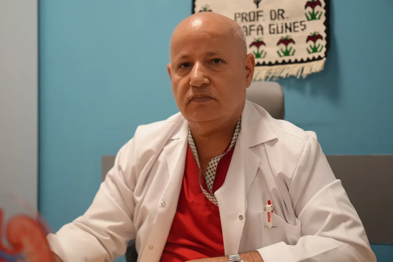 Doktorlar meslek hayatında ilk defa karşılaştı! Karnından çıkanlar şoke etti: Tam 6,5 kilo
