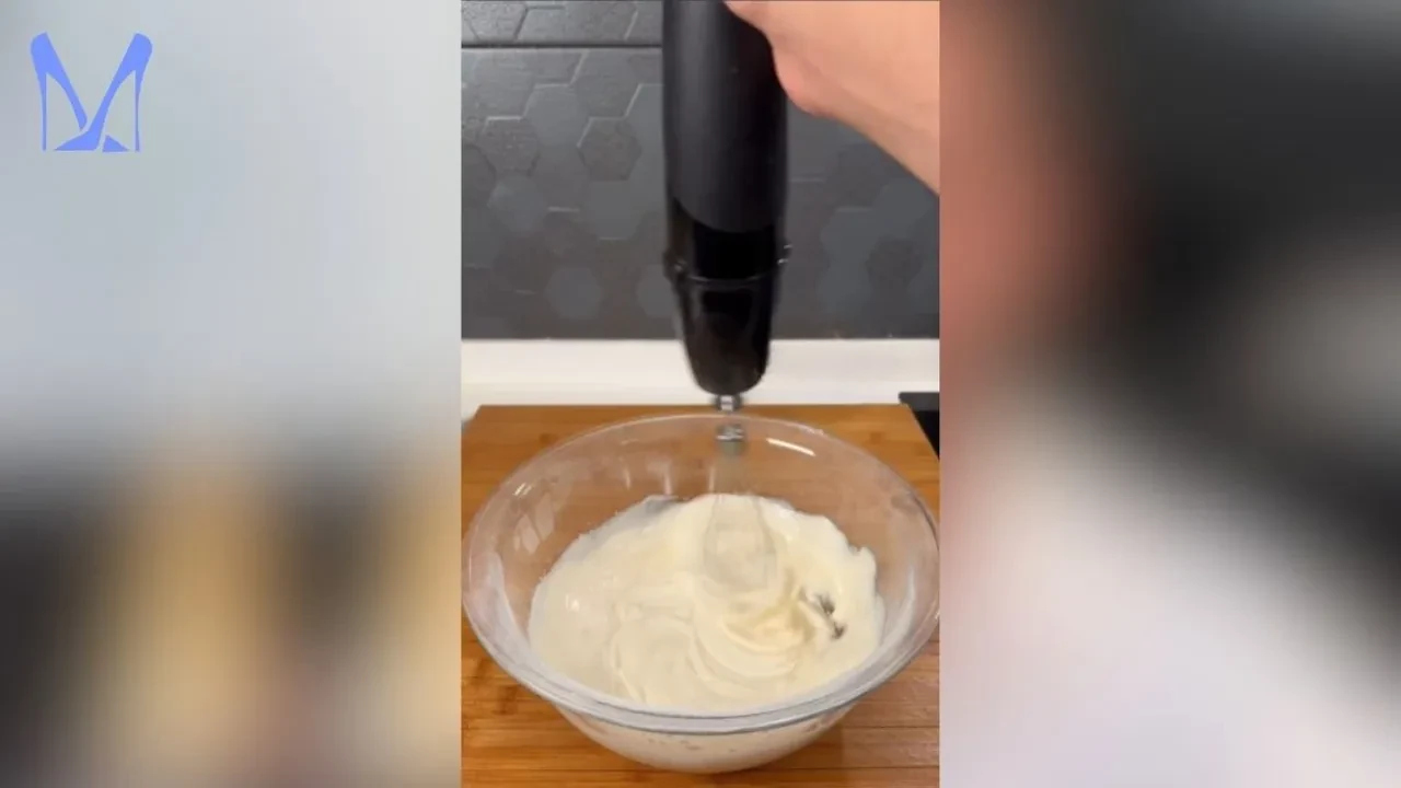 Evde kolay dondurma yapmak isteyenlerin kaydettiği tariflerden biri! MasterChef Furkan Yalçın'dan 3 malzemeli dondurma tarifi!