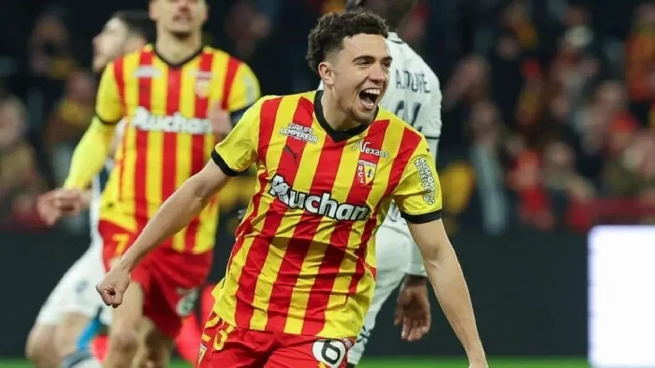 Fenerbahçe'den orta sahaya sürpriz transfer! Kante gidiyor, Roma'nın yıldızı geliyor