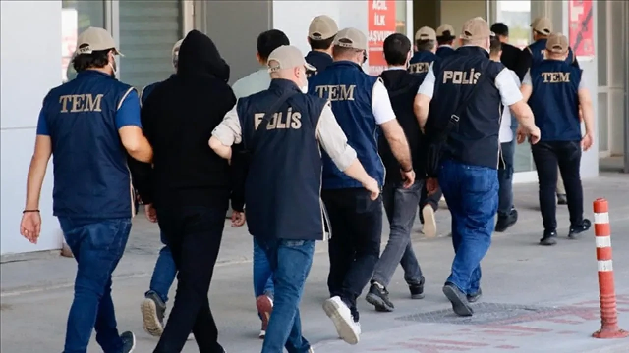 İstanbul merkezli 8 ilde FETÖ operasyonu: 16 şüpheli tutuklandı